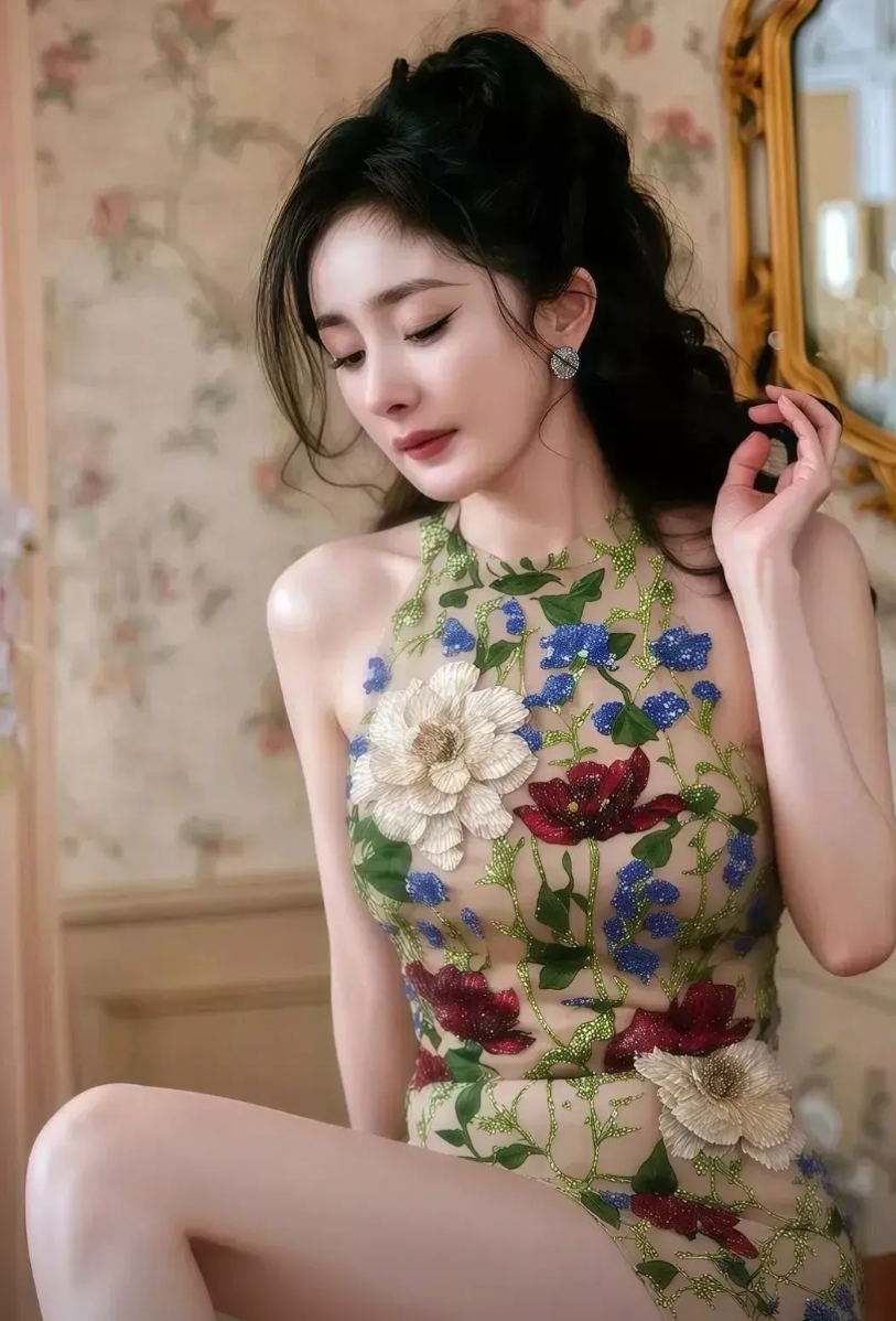 资本大佬喜欢杨幂

不是因为她顶级的美貌

也不是她演技多出色，而是因为投资她很
