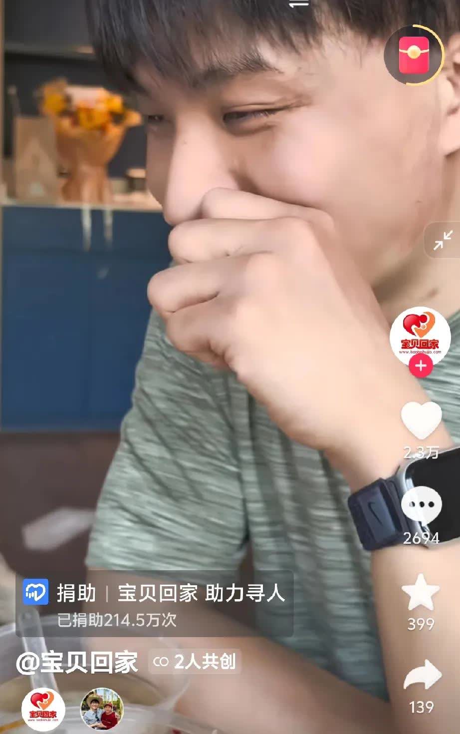 志愿者可可姐姐问苏伢子，生病之前没有想找家吗？

苏伢子正在吃拌面，他停下，