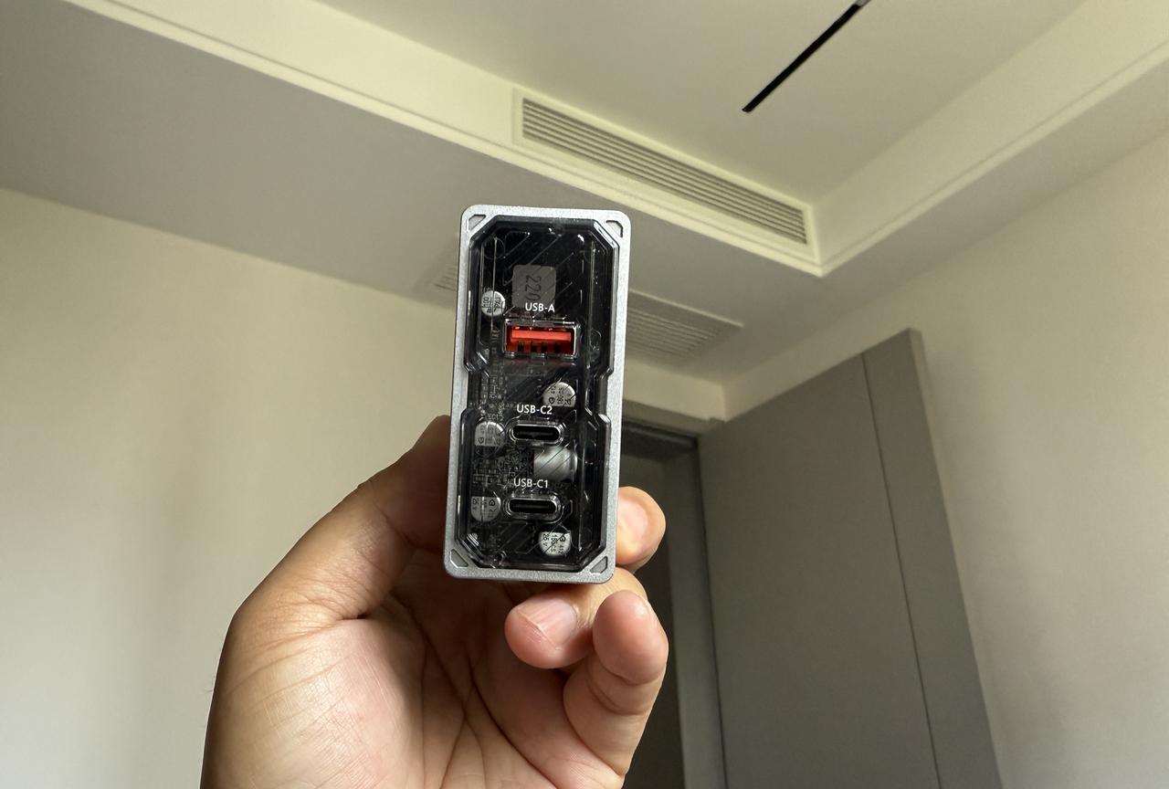 同样是氮化镓充电器，有的卖几十块钱，有的卖几百块钱，区别在哪里？拿2台不同价格的