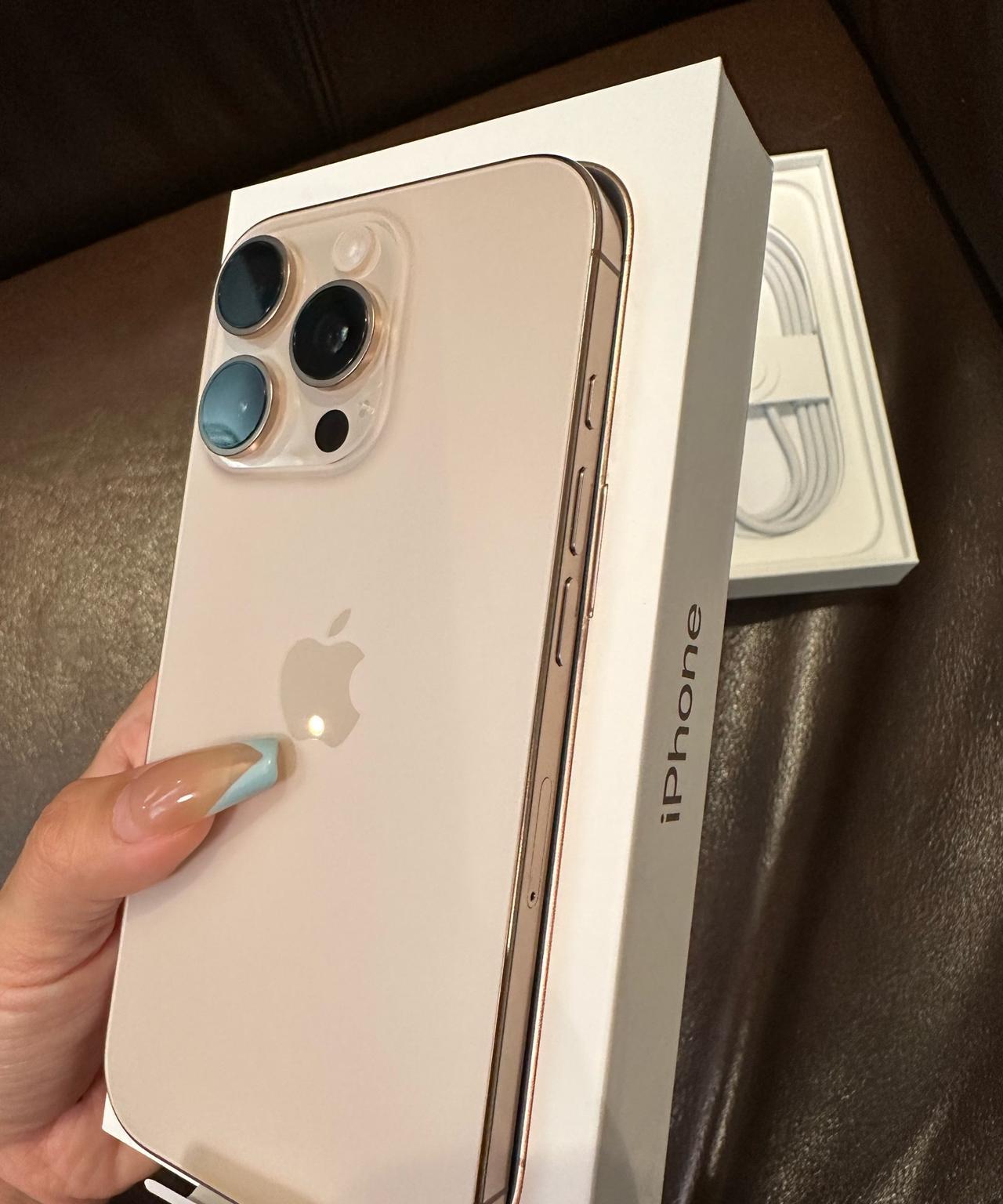 多位粉丝问我，买iPhone16还是买iPhone16 Pro，我说肯定买Pro