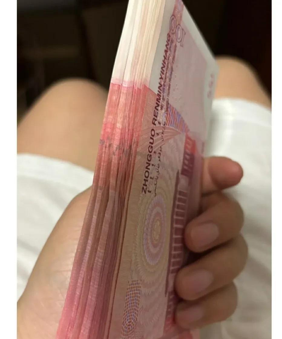 问大家一个问题
我们开工资除了年纪轻轻的小姑娘，小媳妇喜欢打卡上，年长的都喜欢要