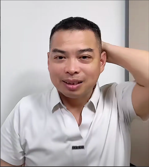 姚家男儿晚上七点多，发了一个作品，是姚策说的录音，晚上八点多，姚家男儿小两口在家
