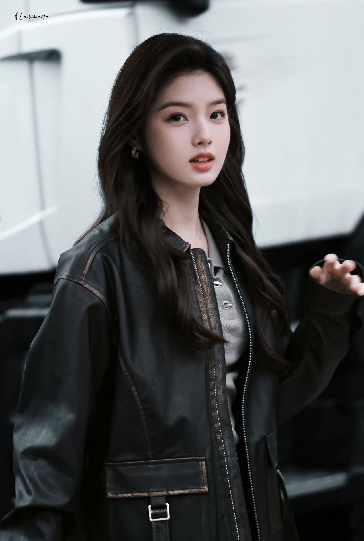 姐感暴击！艾米甜酷走路杀出圈