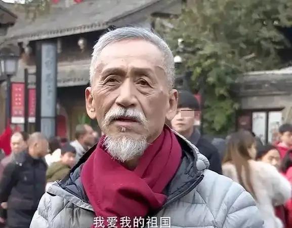 陈彼得的一句“一定要回到故乡，这是本能”，道破了人类心底最原始的情感密码。故乡的