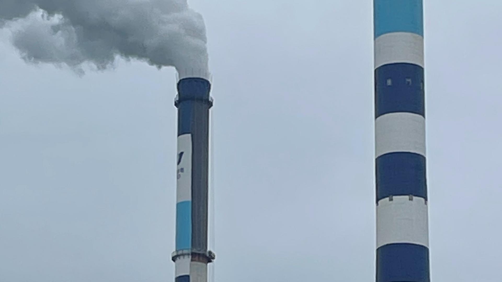 四川广安烟囱刷航标项目竣工 保障航空飞行安全