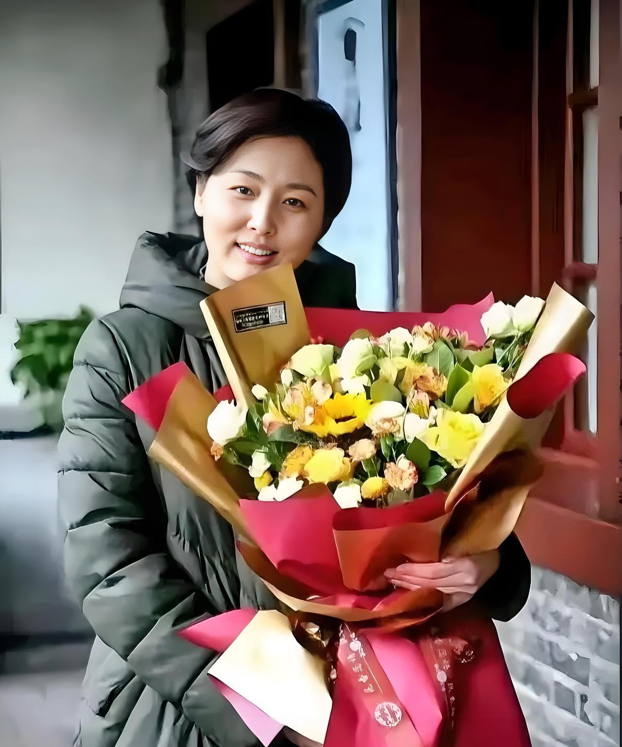 张延没有梅婷，陈好名气大，但是是一位认真踏实演戏的好演员，五官优雅，气质不凡！浑