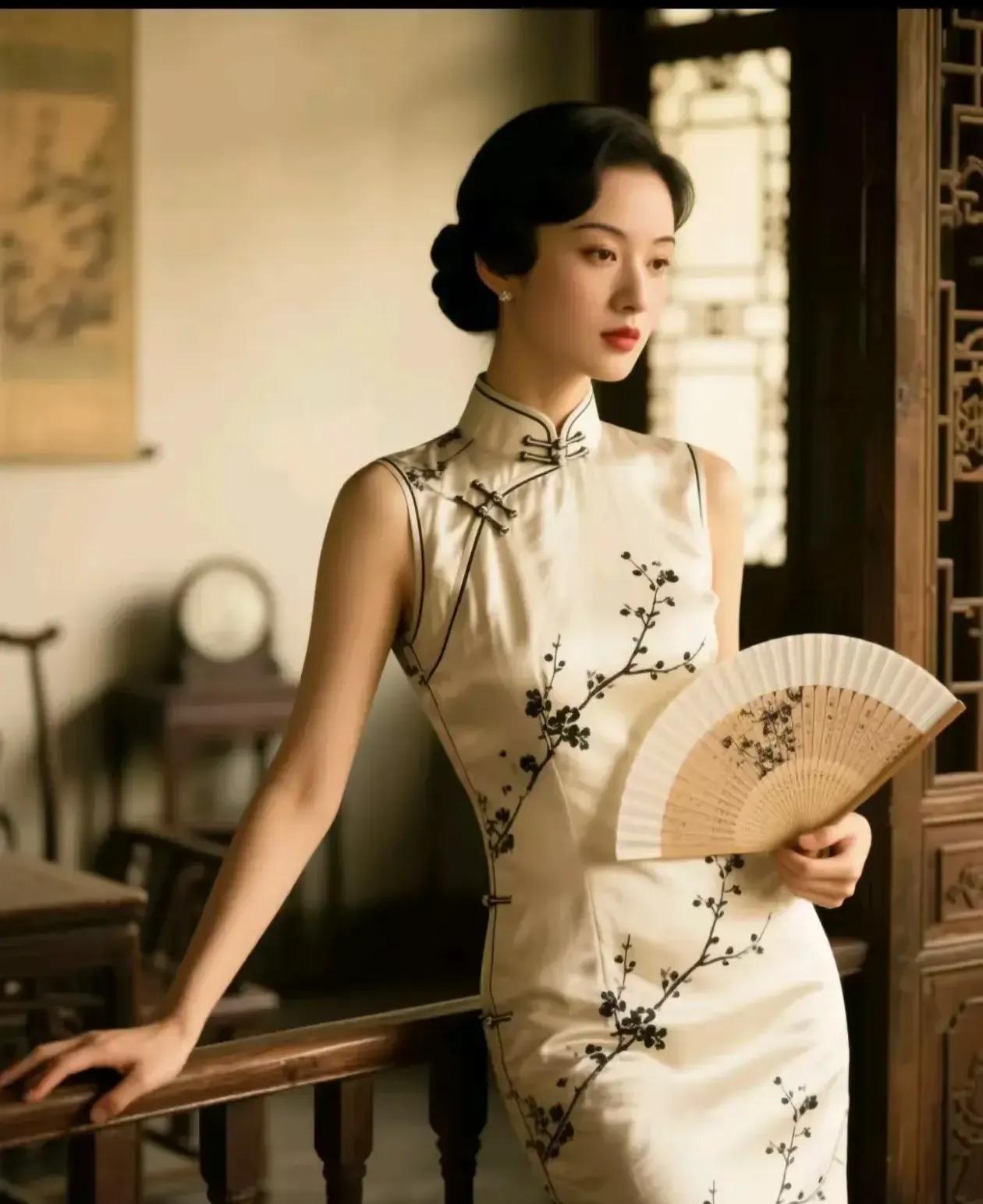 女人记住穿衣的 15个口诀。
1 .红色配黑色，霸气又大气
2 .蓝色搭白色，好