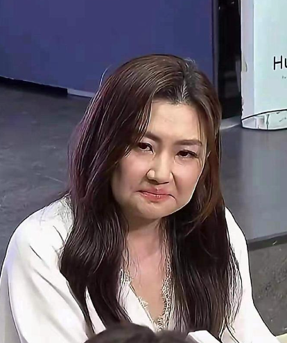 谁能想到，这是SHE组合里的任家萱？在她们大红大紫那阵儿，粉丝都觉着三人里就Se