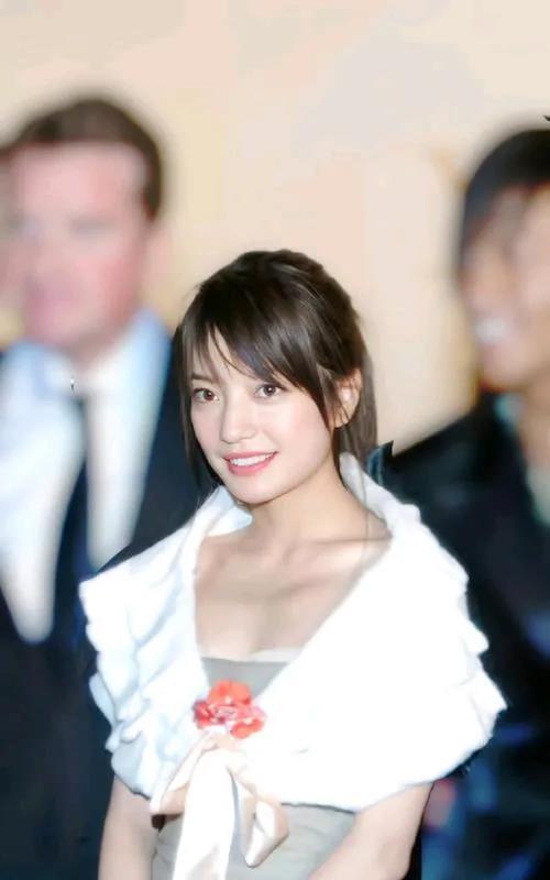 赵薇的女儿不会在演艺圈发展，
原因很简单！
不是因为女儿不够漂亮，
而是她从不带