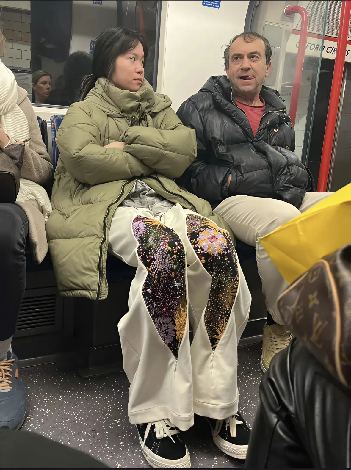 这裤子个性吧？有股老人味
