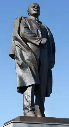 乌克兰人数典忘祖，居然把列宁雕像给拆了！1991年乌克兰独立前，境内有5500座