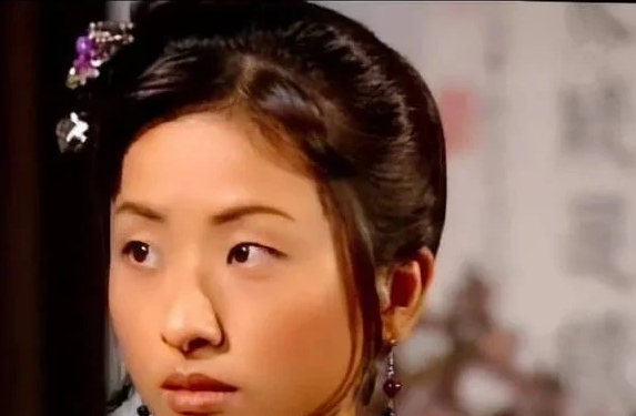 鹿鼎记中最惨的女人非方怡莫属

方怡的三观生生被重塑了三回

第一次，方怡去皇宫