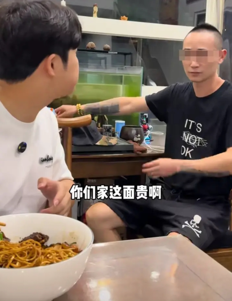 一招鲜吃遍天！“叶子换饭”此系列视频层出不穷，终于露馅了，被曝每句话每个动作都是