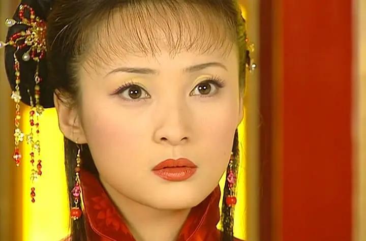 纯元要是没走，下场不会比皇后好，
四大爷爱她的美貌，爱她贤良淑德，爱她琴棋书画样