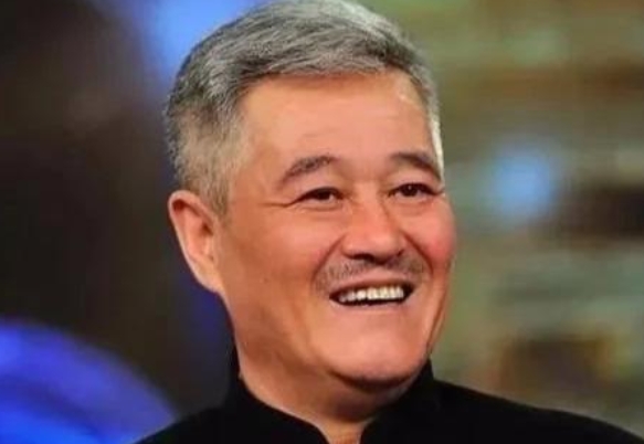 1991年，当时爆红的赵本山与老婆葛淑珍提出离婚，心灰意冷的葛淑珍对赵本山说：“