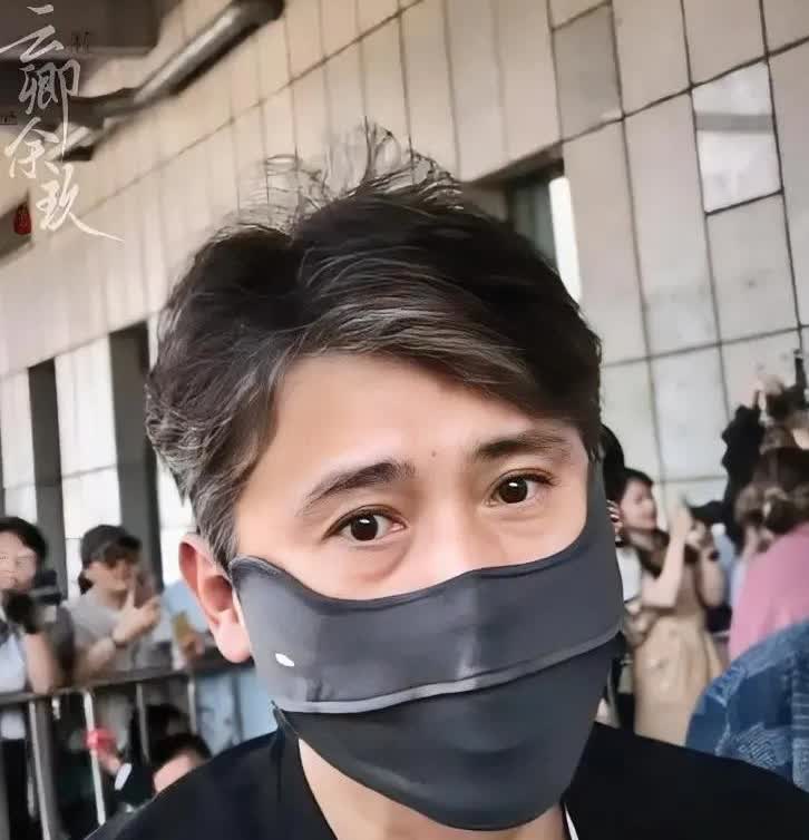 不查不知道 一查才发现
李乃文与好哥们都是大器晚成

李乃文，今年50岁，