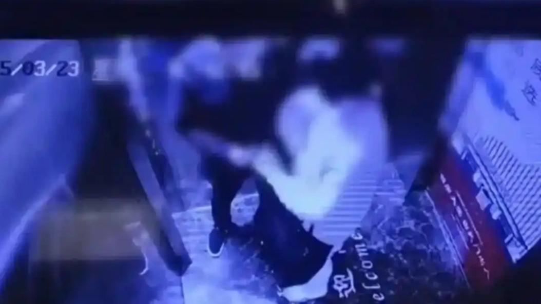 湖南男子曝妻子出轨干部，反遭“小三”动手暴打！酒店照片流出，内情引哗然