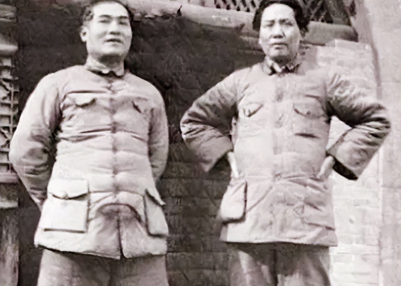 1938年，在一次宴会上，戴笠介绍张国焘：这位是中共里面坐第三把交椅的人。张国焘