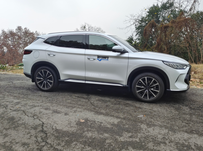 白色宋plusdmi 改轮毂

旋压铸造轮毂，2000元~你们觉得好看吗？反正我