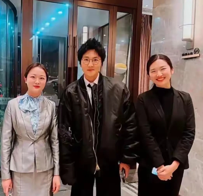 网友偶遇孙楠，真是惊呆了我的下巴！

不禁发出疑问，这是我熟悉的孙楠吗？怎么瘦成