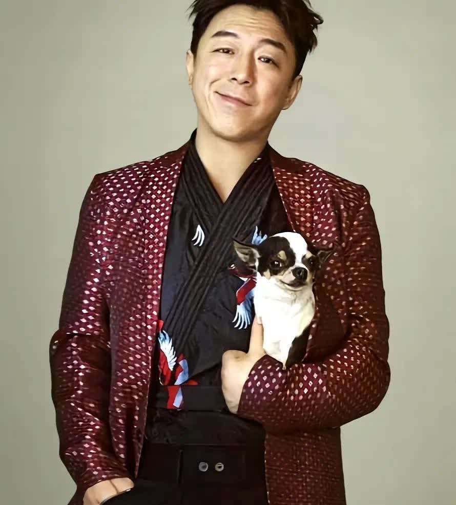 终于明白，黄渤说“5亿再分账”的原因，

不是他有多看好“戏台”，

也