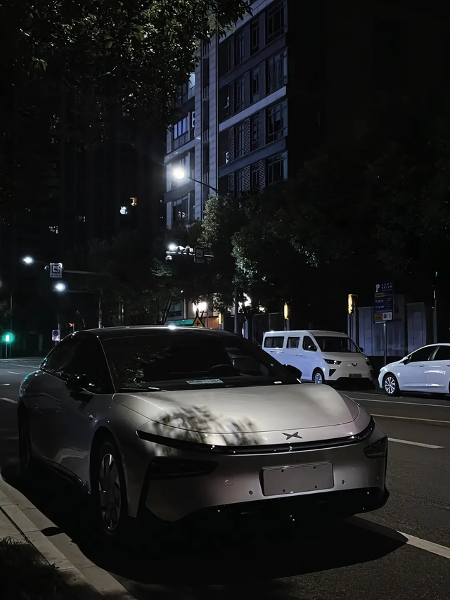 小鹏p7+充电过后才刹车有电流感
震动感，是什么情况，跑了十几公里又没有，哪位大