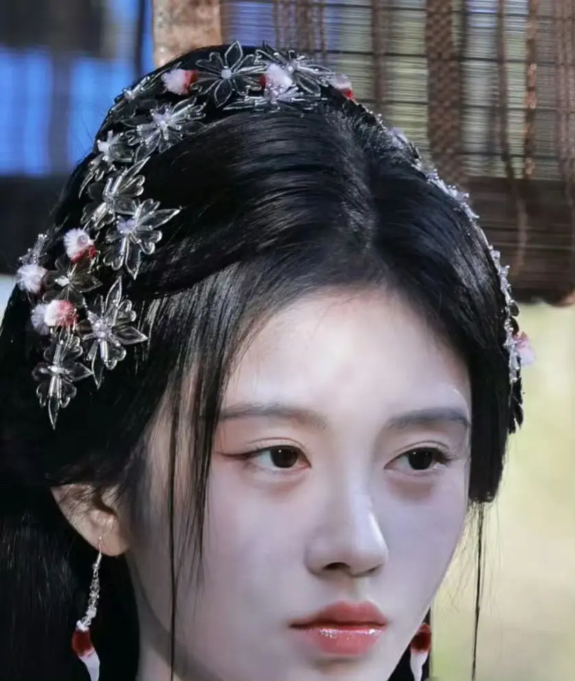 第一次看清鞠婧祎的五官和皮肤肌理，这也太怼脸了吧


