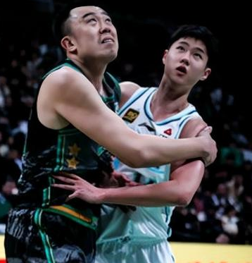 辽宁男篮球员韩德君：辽宁对篮球的热爱超过所有省份。辽宁男篮球员韩德君谈球队大胜青