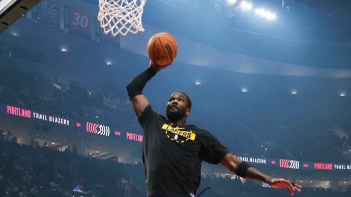 艾顿复仇老东家，小尼克·史密斯带伤出战，布朗尼进入轮换