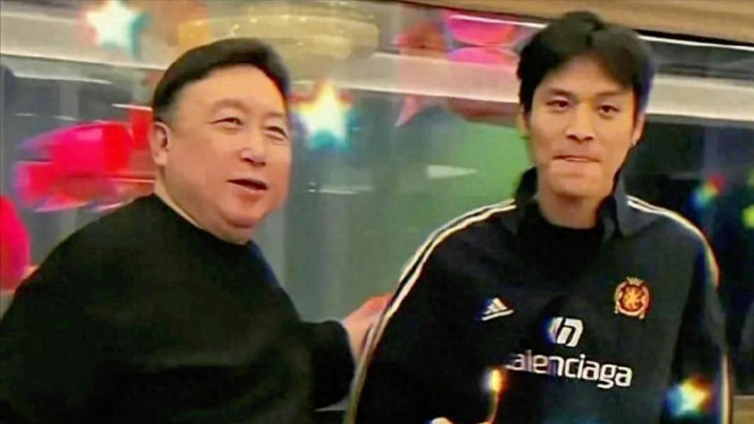小杨哥“蛰伏”八月现身王晶生日宴，昔日直播天王今朝低调引争议