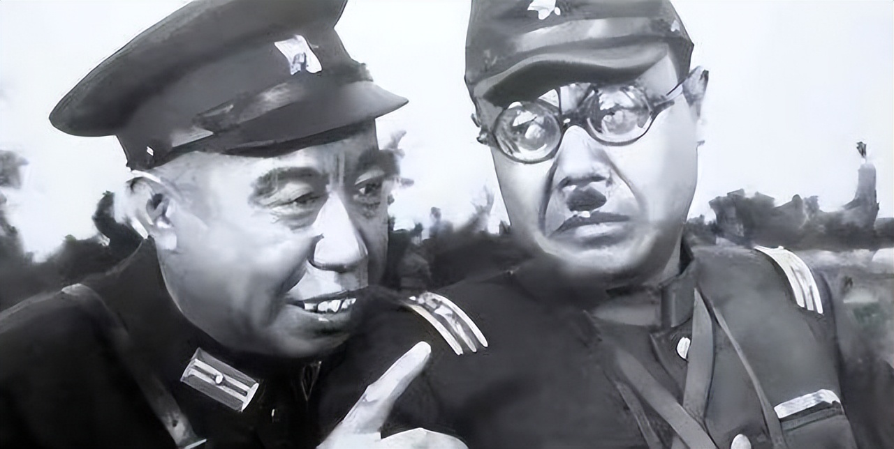 1944年，情报员文国才不幸被捕，被严刑拷打时，一个翻译突然上前，扇了他一巴掌，