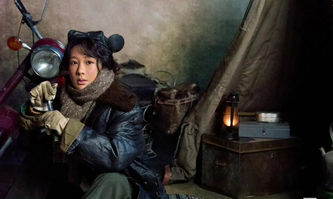 杨紫这组照片也太酷了吧，换风格了，不再是甜妹了，可塑性很强啊。#杨紫#