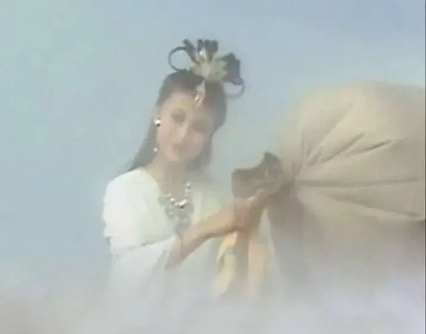 86版电视剧《西游记》风婆婆VS续集风婆婆！ 
这风婆婆到底经历了什么，才会变成