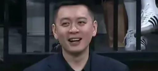 昨天晚上，我媳妇问我“辽宁队今年又引进什么外援了？”

我说“威尔斯，莫兰德，还