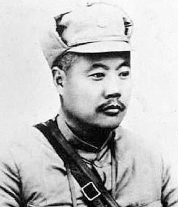 1937年，北平沦陷后，29军军长宋哲元的美貌姨太太落在了鬼子手里。她挺着个大肚