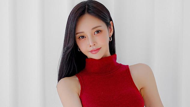 越女红裙湿，燕姬翠黛愁，青丝染霜露，画中已清秋