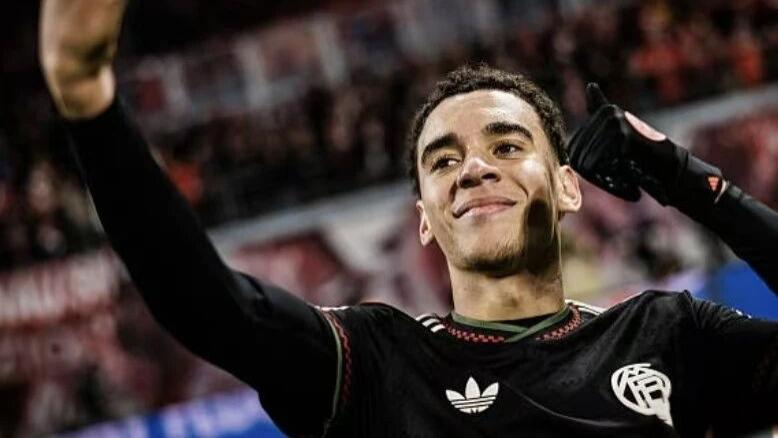 德甲战火重燃，拜仁多特纷纷取胜