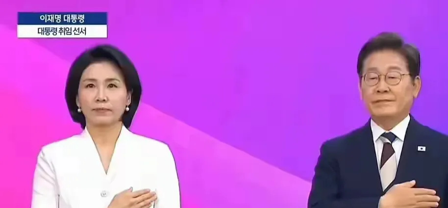 韩国两位“第一夫人”对比











---











天