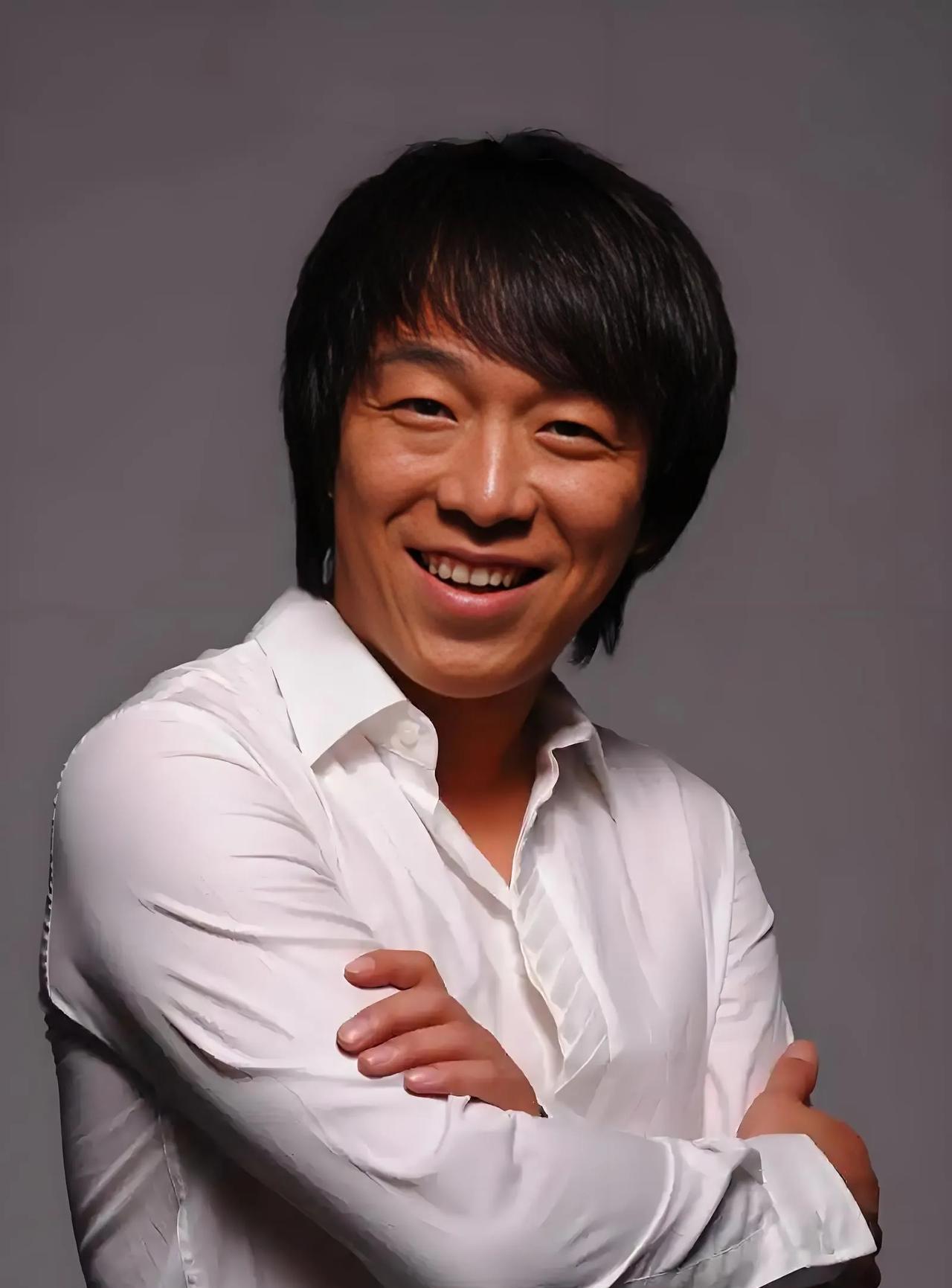 #请用一句话来评价黄渤#
家人们，要是让你用一句话评价黄渤，你能瞬间“蹦”出啥金