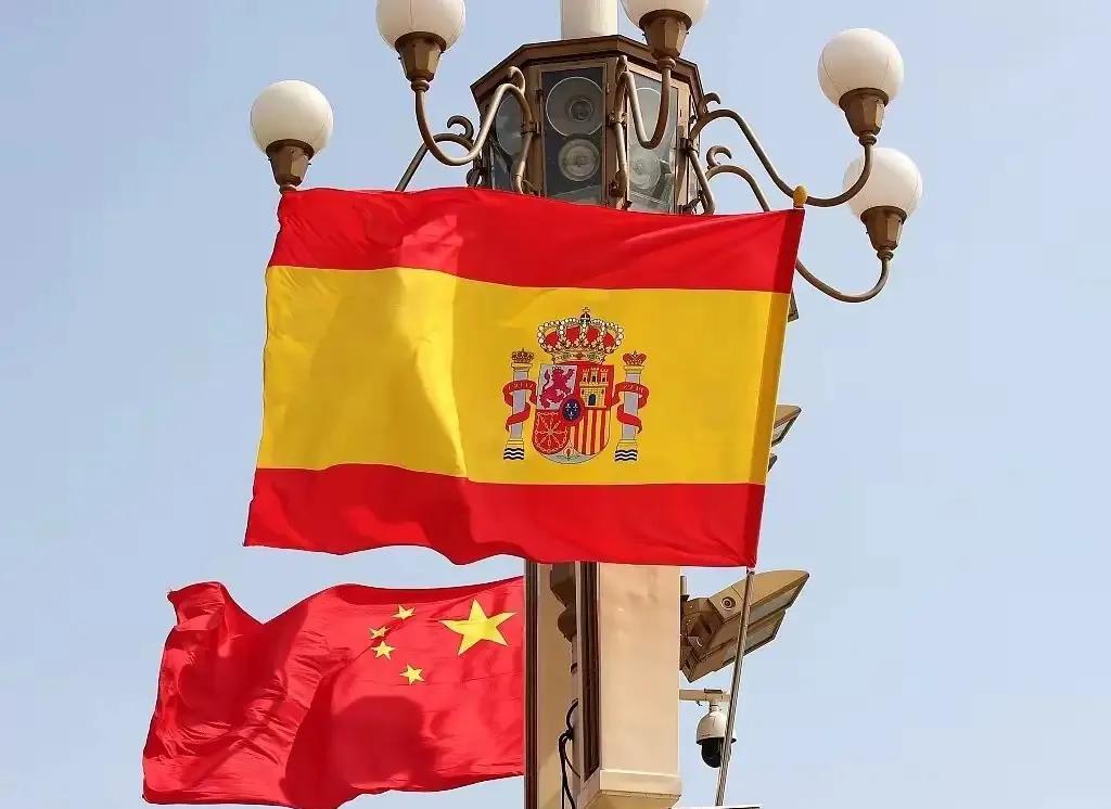 西班牙毅然无视特朗普的高压，踏上访华之旅，满载成果荣耀归来，全球目光转向东方新星