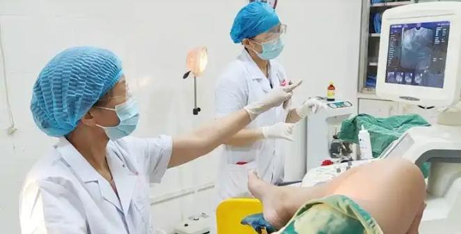 河北，一女子到某医疗机构做妇科体检，可医生查完她的隐私部位后，又让实习医生重复了
