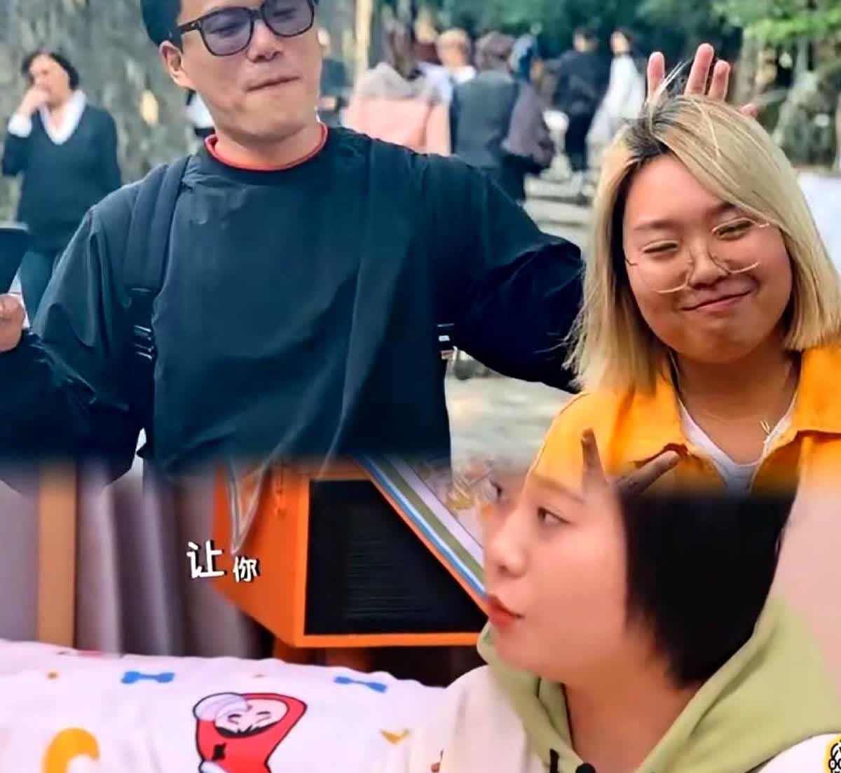 谁都想不到，

爆出李雪琴大瓜的，

居然是她前男友！甚至还对她说“等你