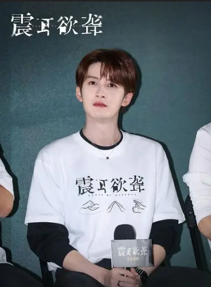    檀健次在《震耳欲聋》里的表演，把“李淇”演活了，“正人孙子”的精明算计、找