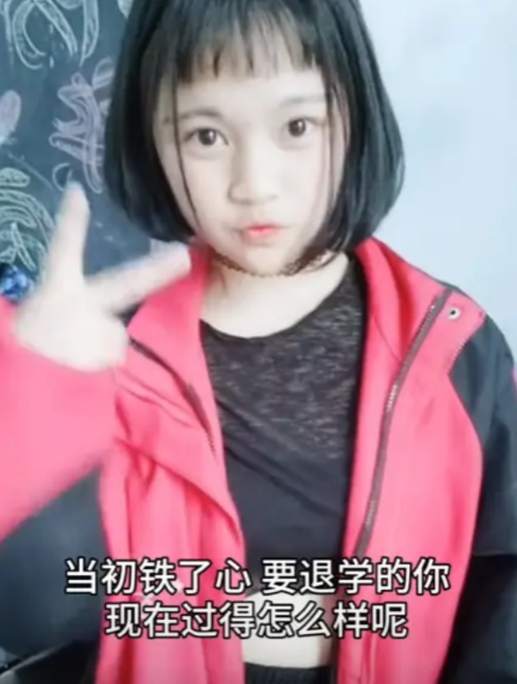 当初铁了心要退学的15岁贵州叛逆少女，现在挑着扁担在曾经的校门口卖菜，岁月的确是
