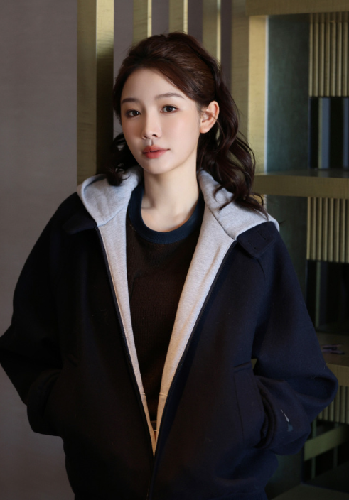 张南的运动风妆造，这感觉对味吗？