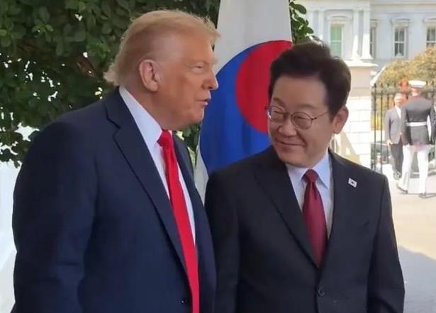李在明访美先泼冷水，美国随手给个下马威！
接机只有2名美国官员，李在明首次访问美