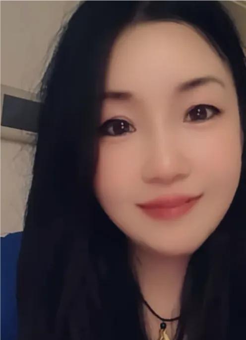 二八事件中杜方得两朵小花又开始一前一后掐架了！
非常有意思！
昨天，维丽特连发几