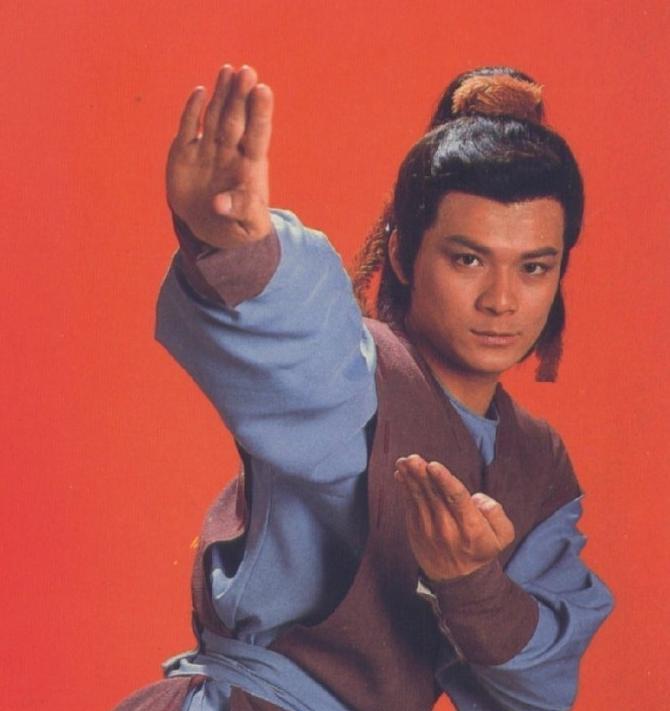 | 郭靖的大彻大悟 |
郭靖跟着江南七怪练了十二年，练了六个人的武功，学得很杂，