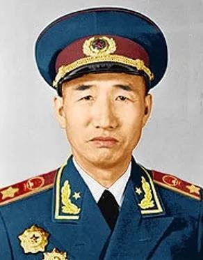 徐向前，原名徐象谦，字子敬，出生于山西省五台县永安村。1927年3月，加入中国共