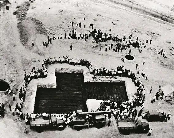 曾侯乙墓的发现太重要了！1977年，部队修空军雷达修理所，为了平整土地进行山岗爆